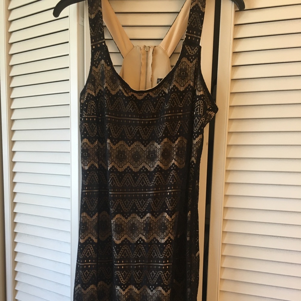 Women’s/juniors black and cream lace dress
